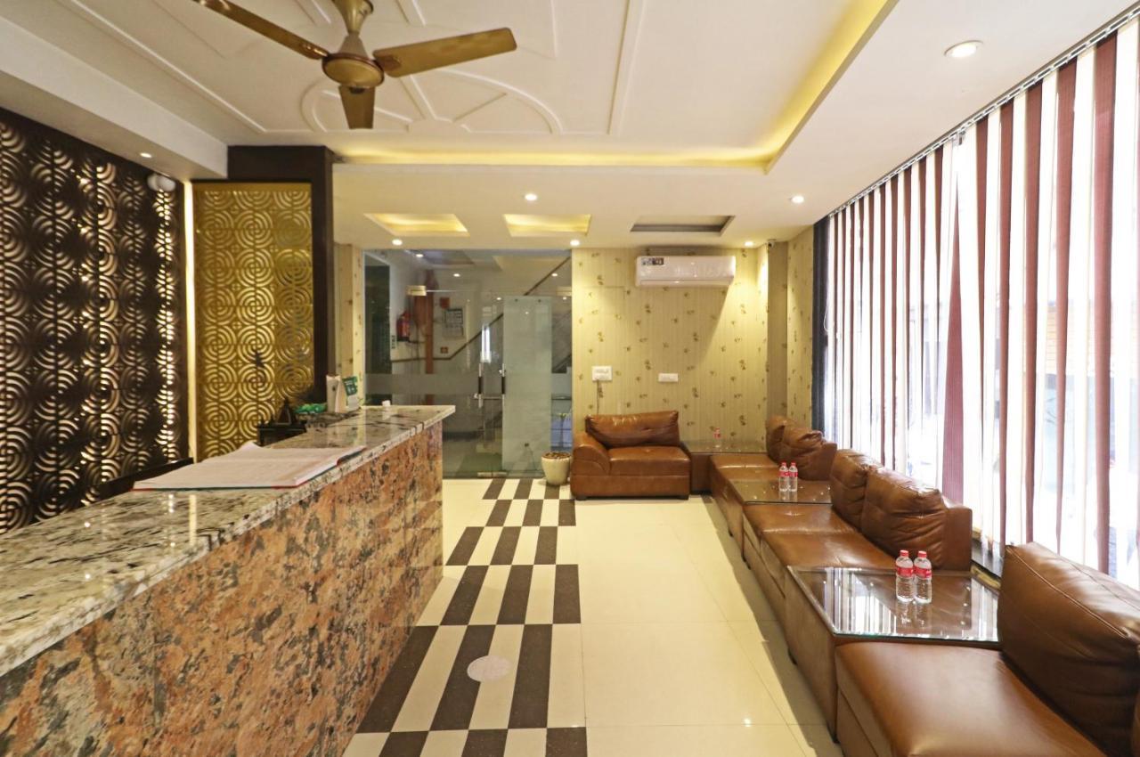 Hotel Paragon Suites Нью-Дели Экстерьер фото