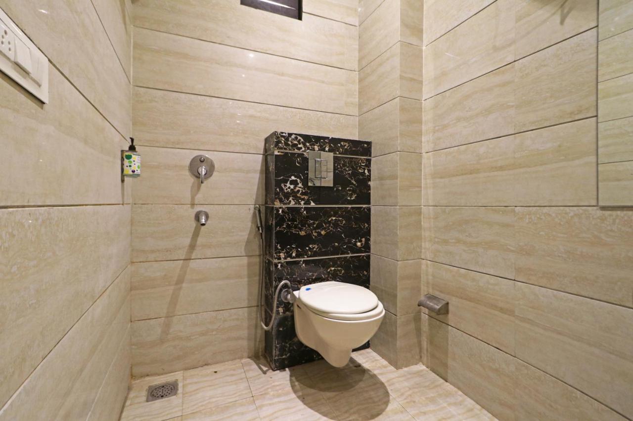 Hotel Paragon Suites Нью-Дели Экстерьер фото