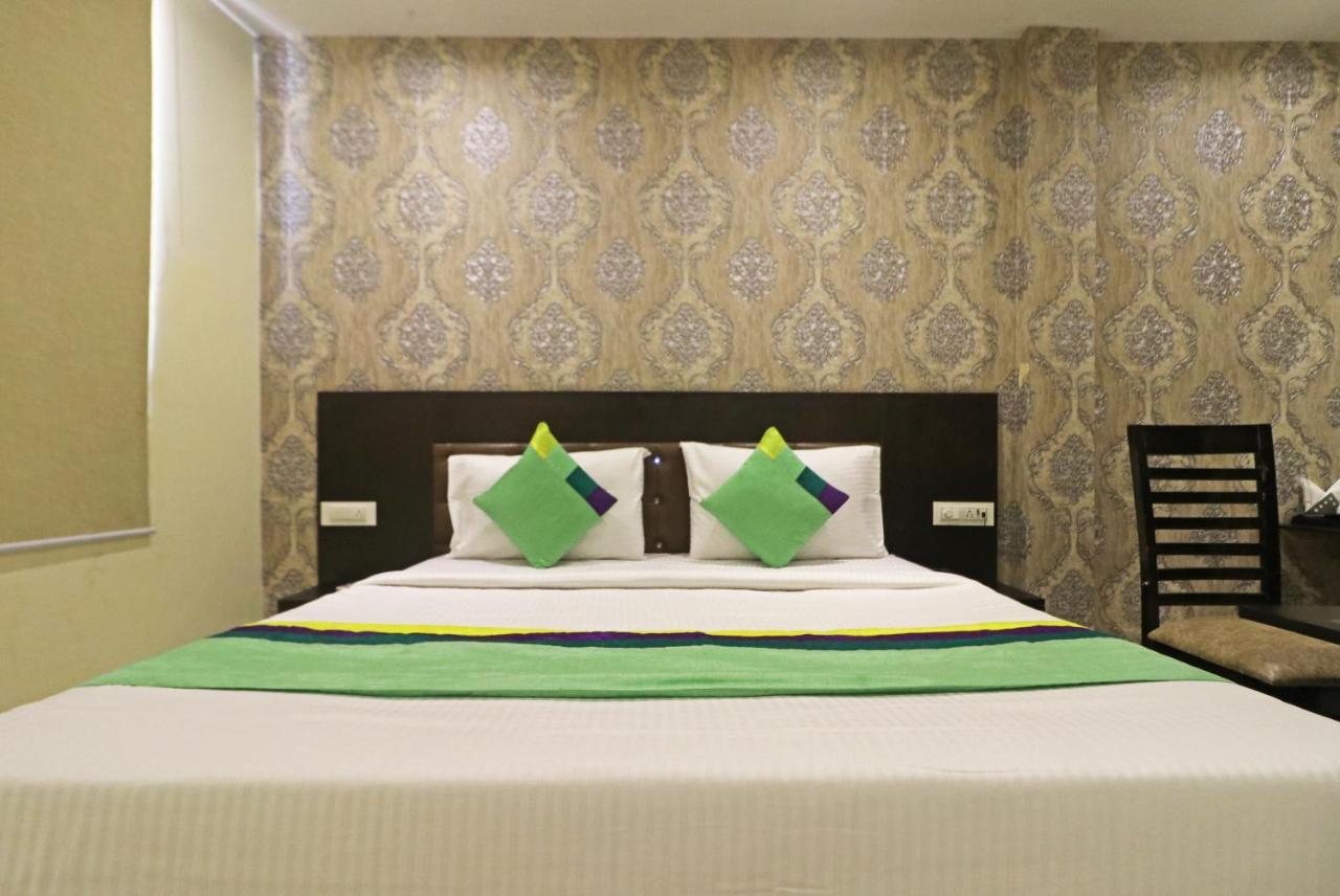 Hotel Paragon Suites Нью-Дели Экстерьер фото